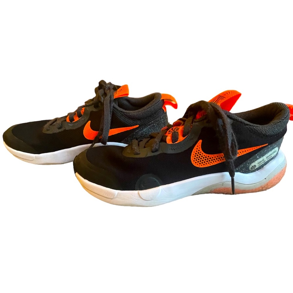 Nike boys size 4Y sneaker. Great condition…worn only a few times!